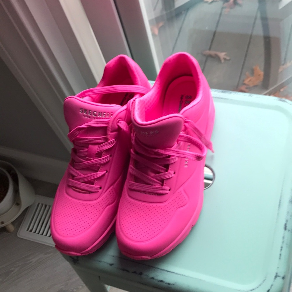 Pink Skecher Uno sneakers